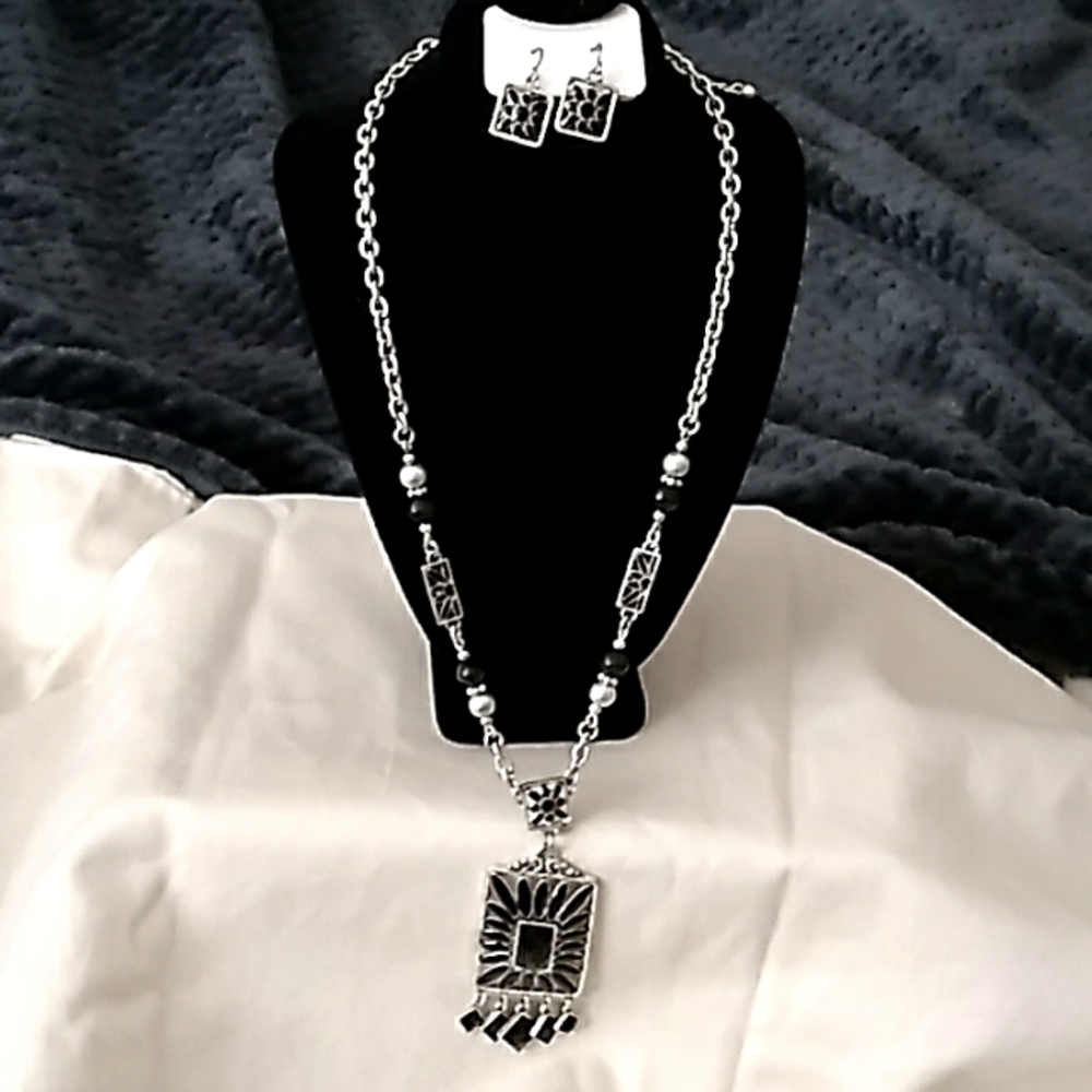 Gorgeous Black & Silver Set